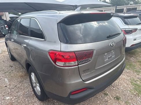 Used 2017 Kia Sorento FWD w/ LX Convenience Package image 6