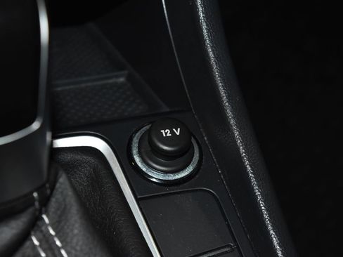 Used 2025 Volkswagen Jetta SE FWD image 17
