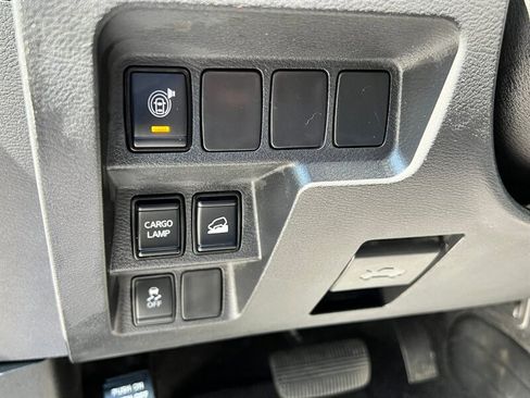 Used 2022 Nissan Frontier SV w/ Graphics Package image 22