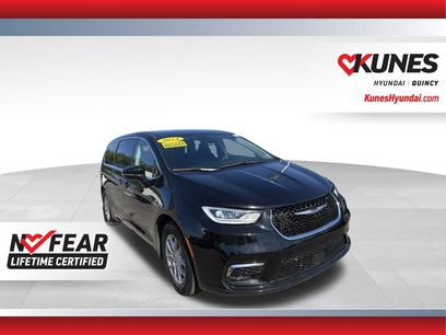 Used 2024 Chrysler Pacifica Touring-L
