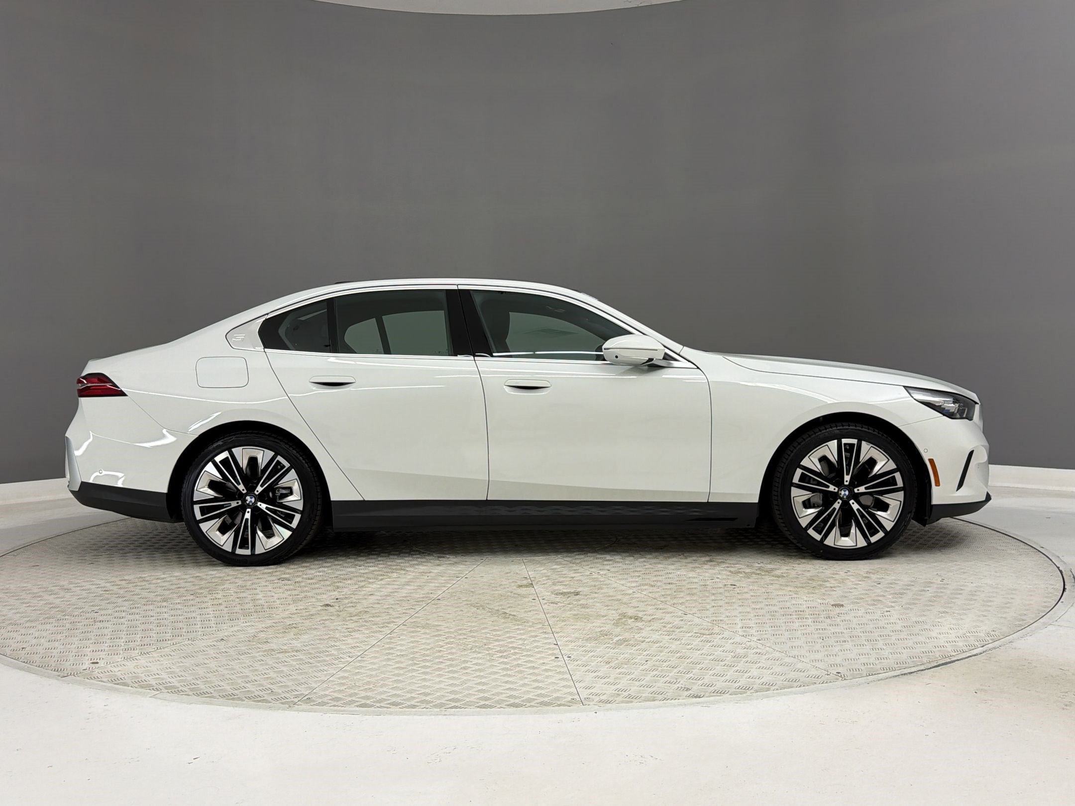 Used 2026 BMW i5 eDrive40 RWD image 8