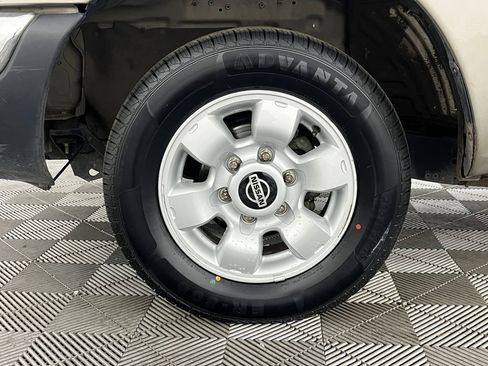 Used 2000 Nissan Frontier XE image 16