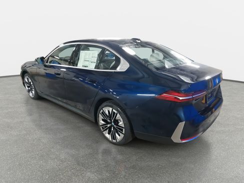 New 2026 BMW 530i w/ Premium Package image 7