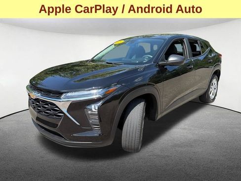 Used 2025 Chevrolet Trax LS FWD image 5
