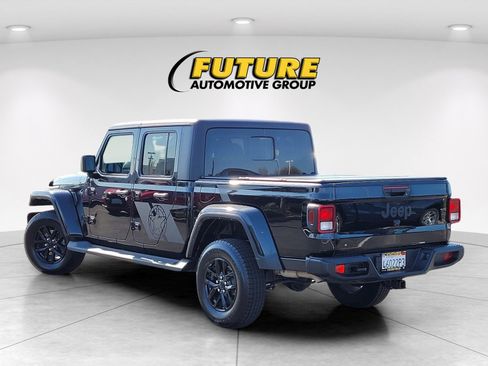 Used 2022 Jeep Gladiator Sport image 6