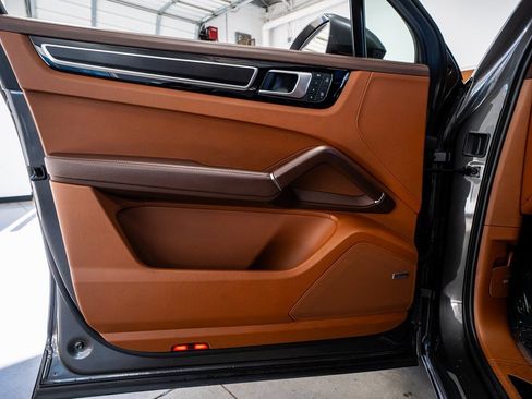 Used 2023 Porsche Cayenne GTS image 29