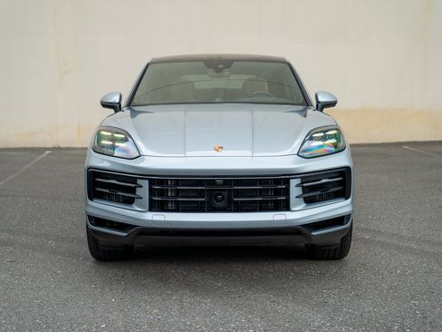 Certified 2025 Porsche Cayenne Coupe AWD/4WD image 6
