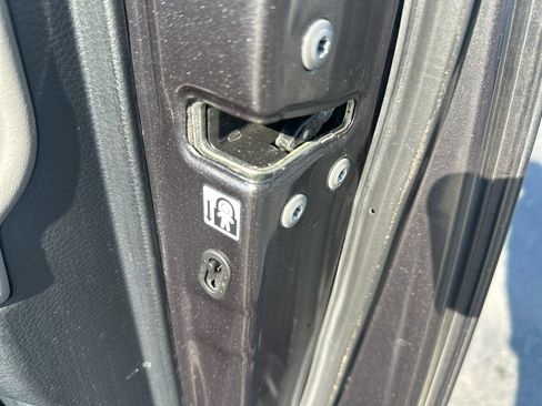 Used 2017 Toyota Tacoma SR5 image 25