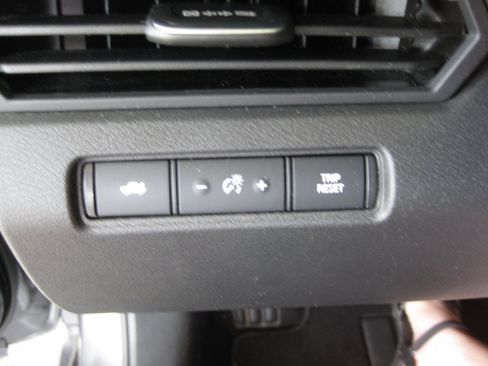 Used 2025 Nissan Altima 2.5 S FWD image 15