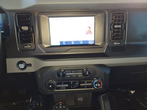 Used 2023 Ford Bronco Big Bend image 11