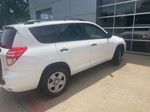 Used 2012 Toyota RAV4 4WD V6 w/ Tow Prep Pkg image 5