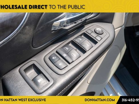 Used 2012 Chrysler Town & Country Touring w/ Entertainment Group #1 FWD image 13
