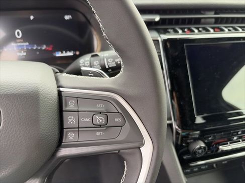 New 2025 Jeep Grand Cherokee Laredo image 17