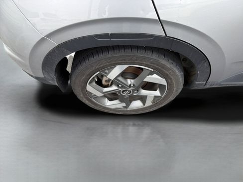 Used 2023 Hyundai Venue SEL image 32