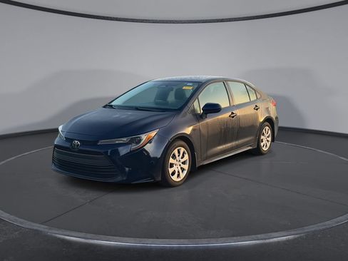 Used 2024 Toyota Corolla LE FWD image 4