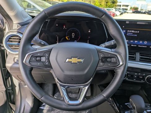 Used 2025 Chevrolet Trax LT w/ LT Convenience Package image 15