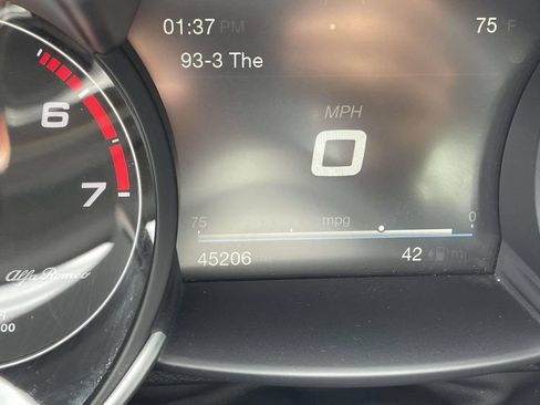 Used 2017 Alfa Romeo Giulia AWD image 40