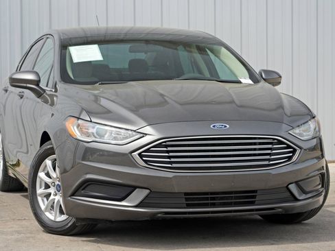 Used 2018 Ford Fusion S image 2