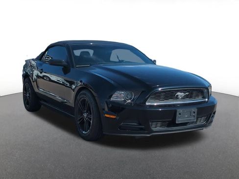 Used 2014 Ford Mustang Convertible RWD image 8