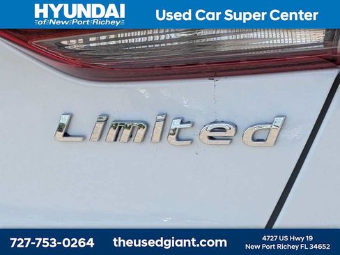 Used 2018 Hyundai Elantra Limited FWD image 12