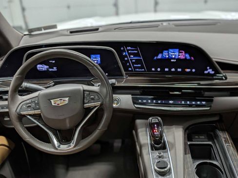 Used 2023 Cadillac Escalade Premium Luxury image 6