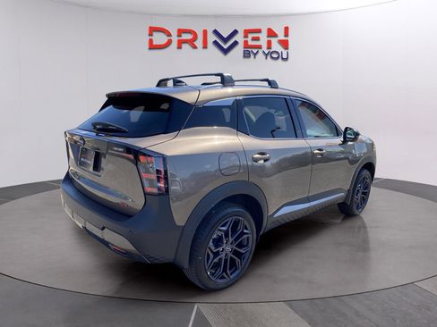 New 2026 Nissan Kicks SR image 5