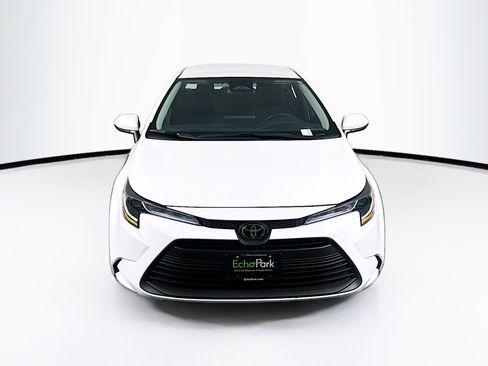 Used 2025 Toyota Corolla LE image 2