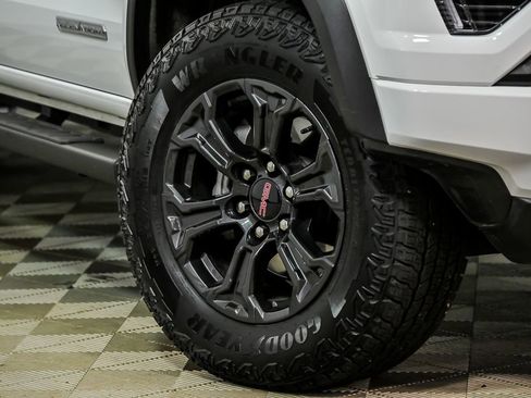 Used 2024 GMC Canyon Elevation w/ Elevation Premium Package AWD/4WD image 3