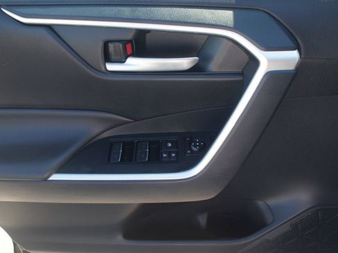 Used 2025 Toyota RAV4 XLE AWD/4WD image 28