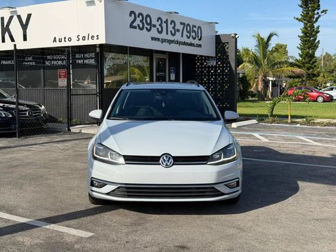 Used 2019 Volkswagen Golf SE FWD image 2