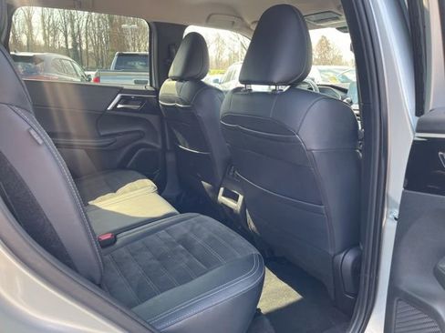 Used 2024 Mitsubishi Outlander SE Black Edition image 19