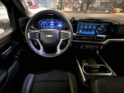 Used 2025 Chevrolet Silverado 2500 LTZ w/ LTZ Premium Package image 17