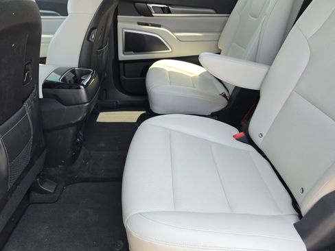 Used 2022 Kia Telluride S AWD/4WD image 16