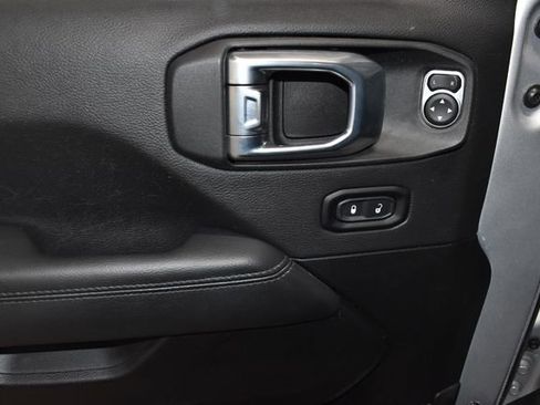 Used 2022 Jeep Wrangler Unlimited Sahara image 29