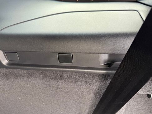 New 2026 Land Rover Discovery Dynamic SE image 31