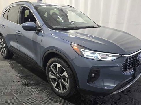 Used 2024 Ford Escape Platinum AWD/4WD image 3