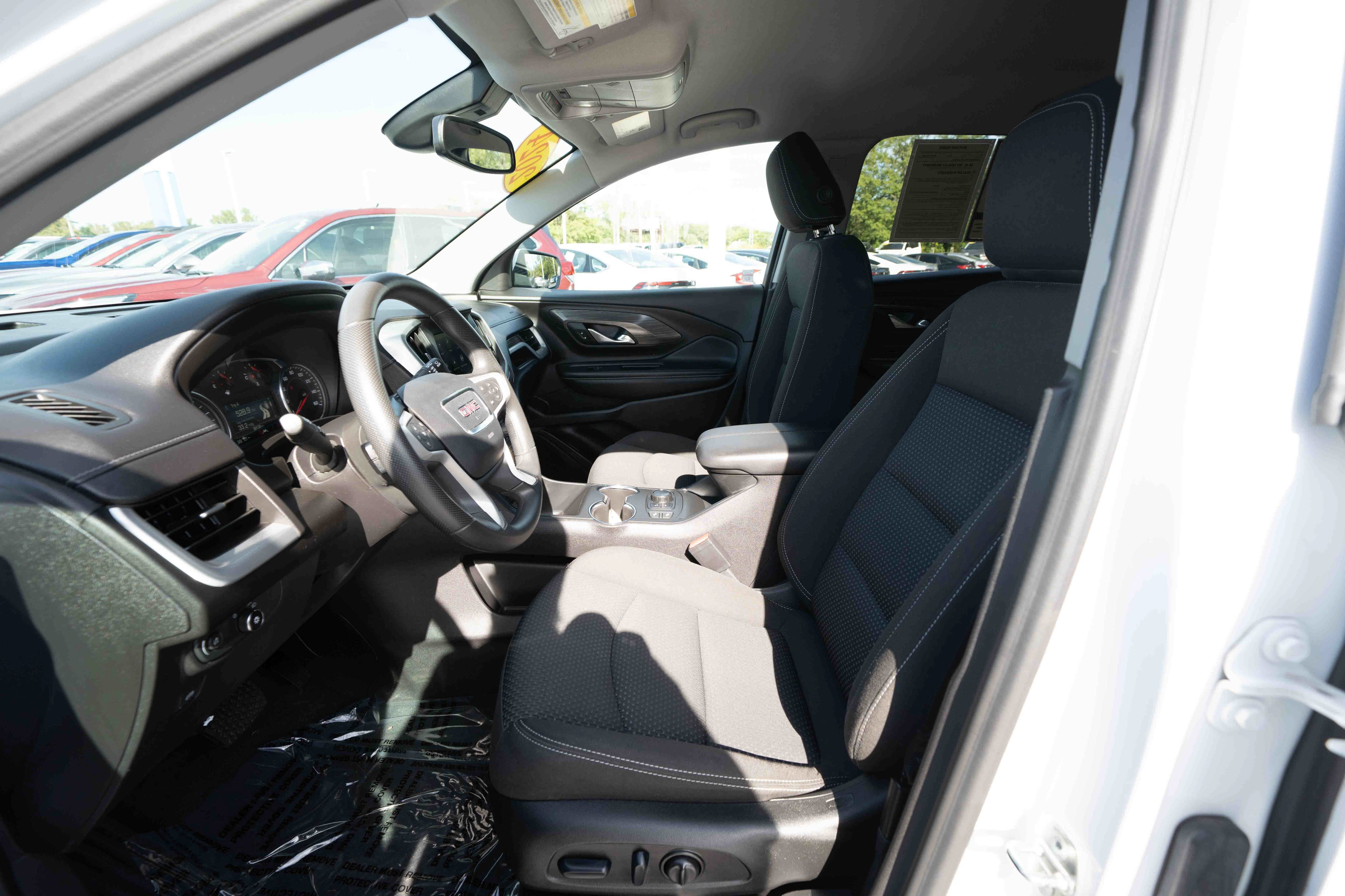 Used 2024 GMC Terrain SLE w/ Driver Convenience Package FWD image 9