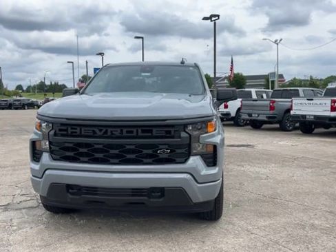 Used 2024 Chevrolet Silverado 1500 Custom w/ Dark Appearance Package image 4