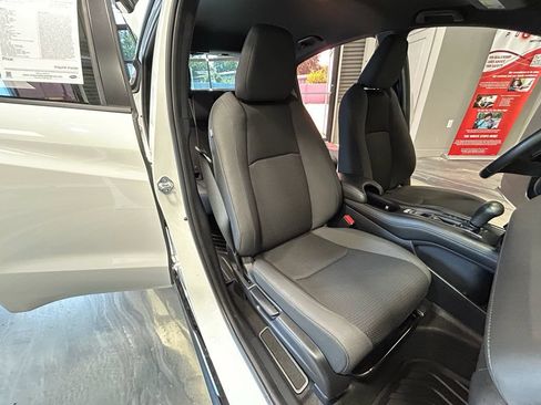 Used 2021 Honda HR-V Sport image 4