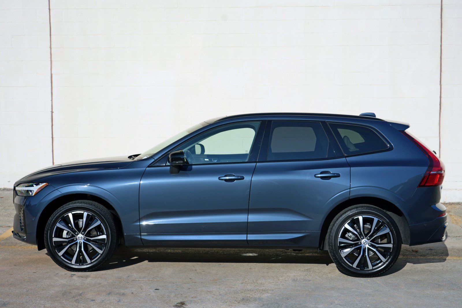 Used 2025 Volvo XC60 B5 Plus w/ Protection Package Premier AWD/4WD image 54
