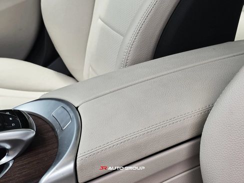 Used 2019 Mercedes-Benz C 300 4MATIC Sedan image 48