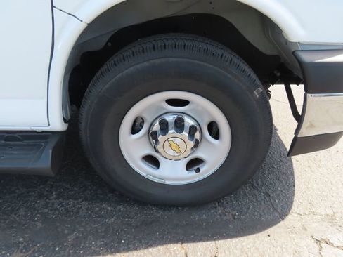 Used 2025 Chevrolet Express 3500 LT w/ LT Preferred Equipment Group RWD image 11
