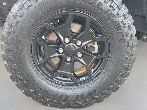 Used 2021 Jeep Gladiator Willys image 37