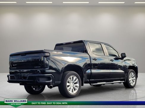 Used 2019 Chevrolet Silverado 1500 Custom w/ Custom Value Package AWD/4WD image 4