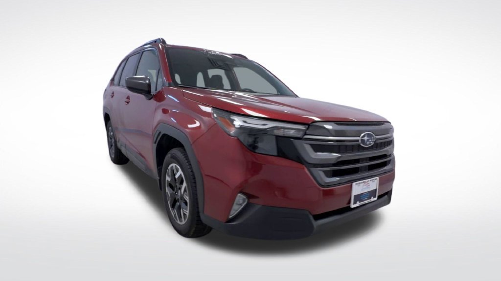 Used 2025 Subaru Forester Premium AWD/4WD image 2