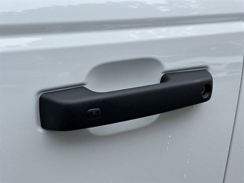 New 2025 Ford Bronco Badlands image 30