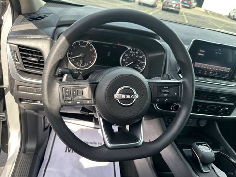Used 2024 Nissan Rogue S AWD/4WD image 18