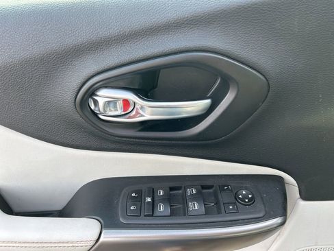 Used 2021 Jeep Cherokee Latitude Lux w/ Comfort/Convenience Group image 15