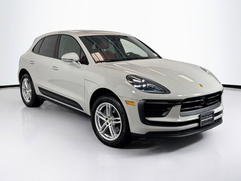 Certified 2025 Porsche Macan AWD/4WD image 7