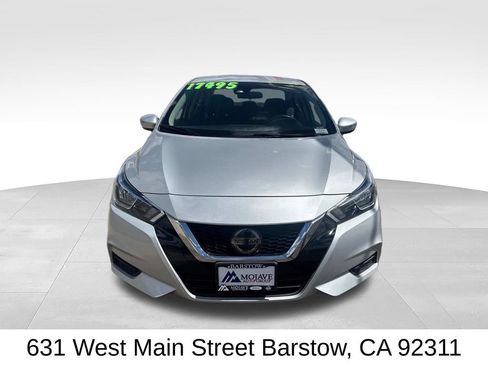 Used 2021 Nissan Versa SV FWD image 2